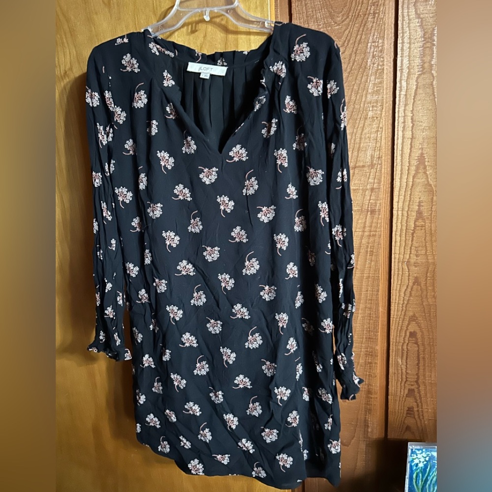 LOFT Black Long-Sleeve Floral Shift Dress
